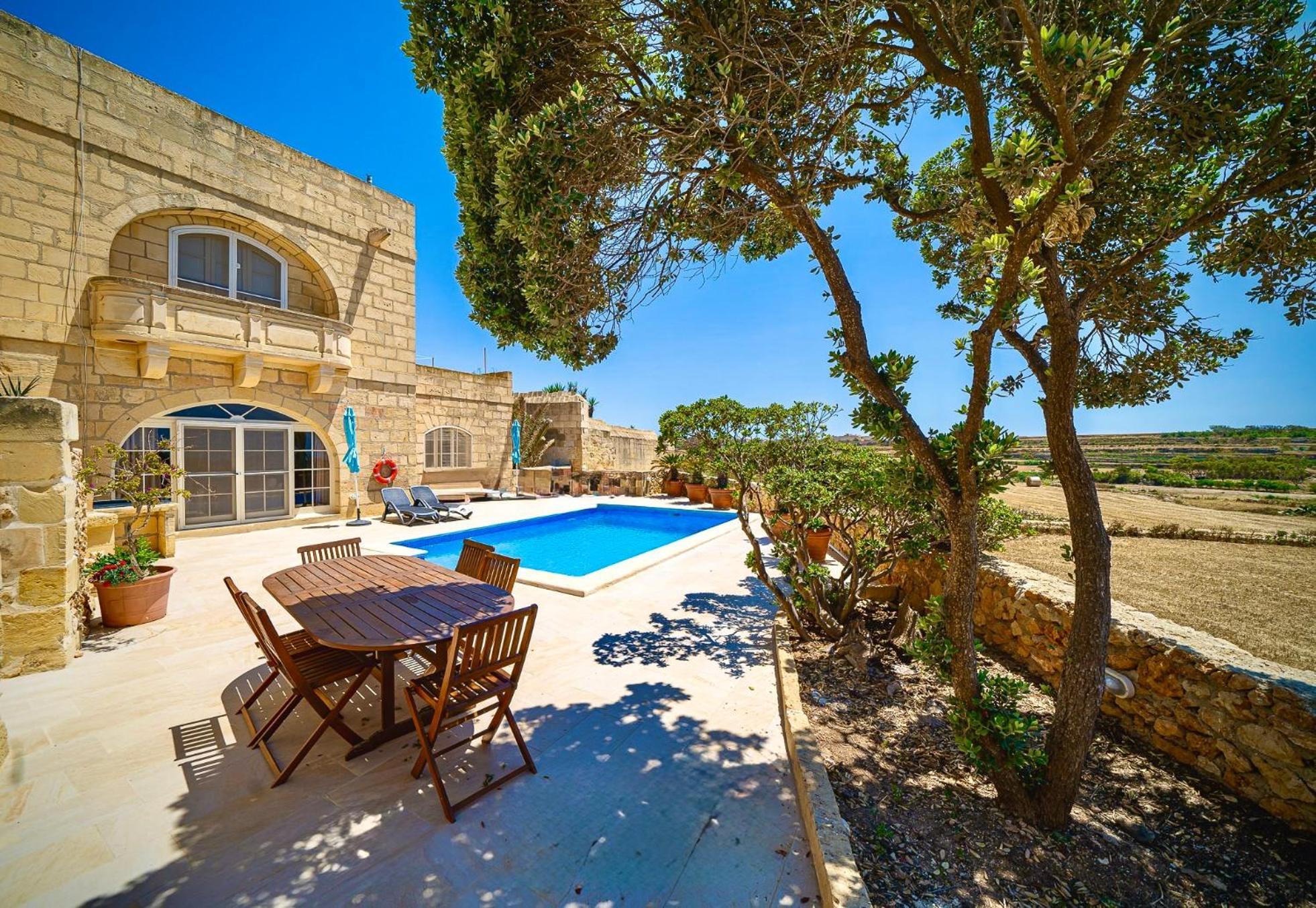 Lonza Gharb Farmhouse Exterior photo